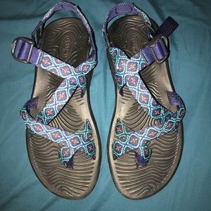 Women’s Chacos Size 9
